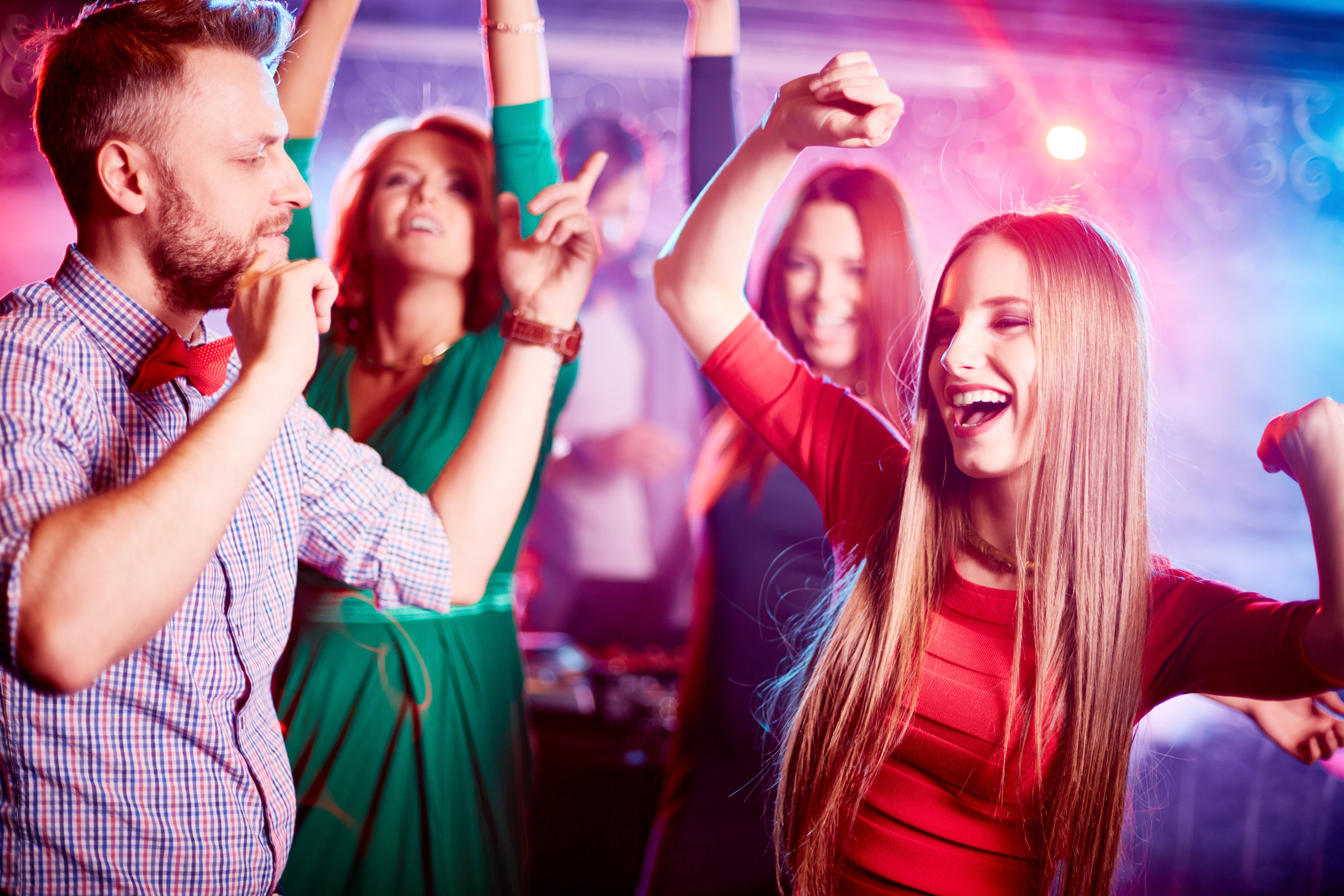 Alleen of samen naar een feestje